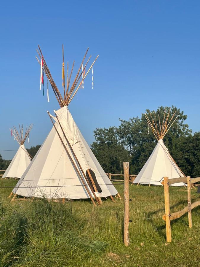 Terra-Tipike, Tipi A La Ferme Entre Terre Et Mer Trébry Exterior foto